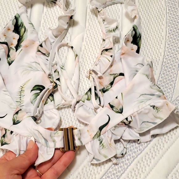 Floral 2pc bikini set, from PRIV Collections - Picture 3 of 5